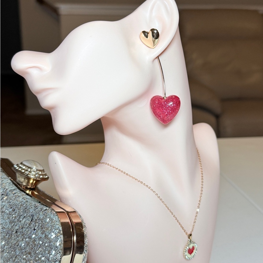 ⚜️ Valentine’s Love | Red Heart Drop Earrings - Picture 7 of 9